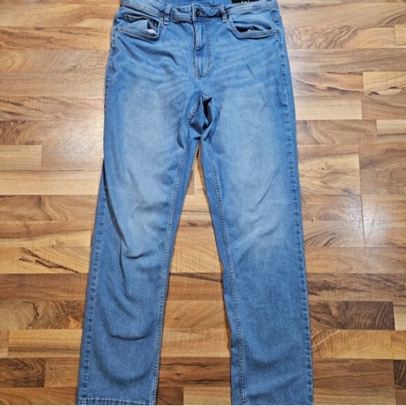 Men’s TPJ Athletic Fit Jeans 35x34 Light Wash Denim Stretch - Picture 4 of 9